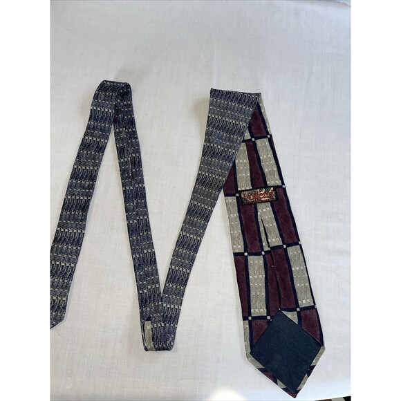 Vollerei Dress Tie Mens Size 58" Red Gray 100% Silk Designer - Picture 12 of 12